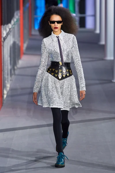 Look 49